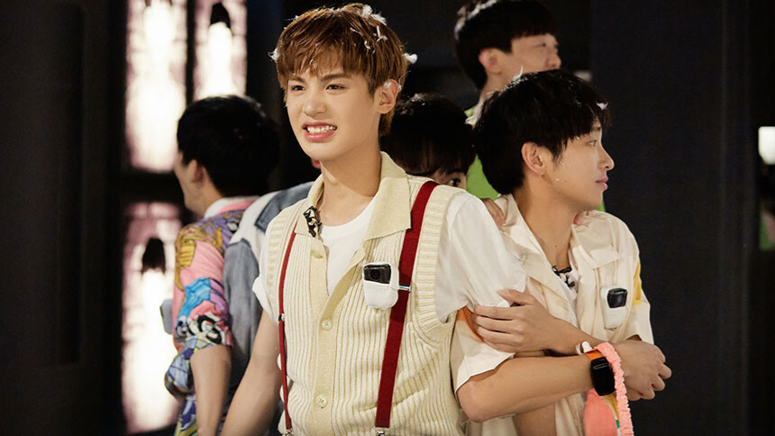 再来密室就是老玩家了，彭彭戴护膝滑跪更丝滑