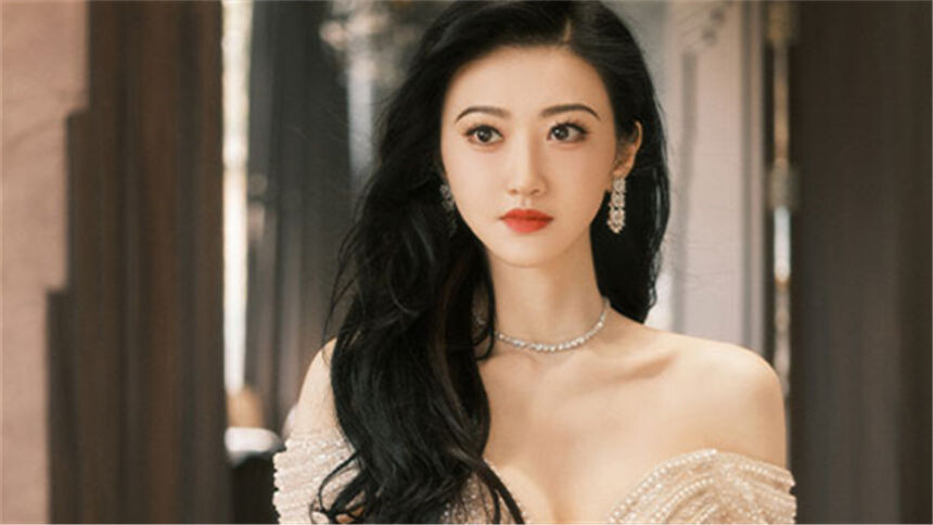 景甜珍珠刺绣长裙 人间富贵花