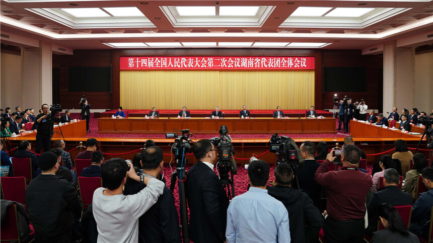 湖南代表团举行第四次全体会议并向中外媒体开放 审查计划报告和草案、预算报告和草案 怀进鹏到会听取意见 沈晓明 毛伟明 李殿勋等参加