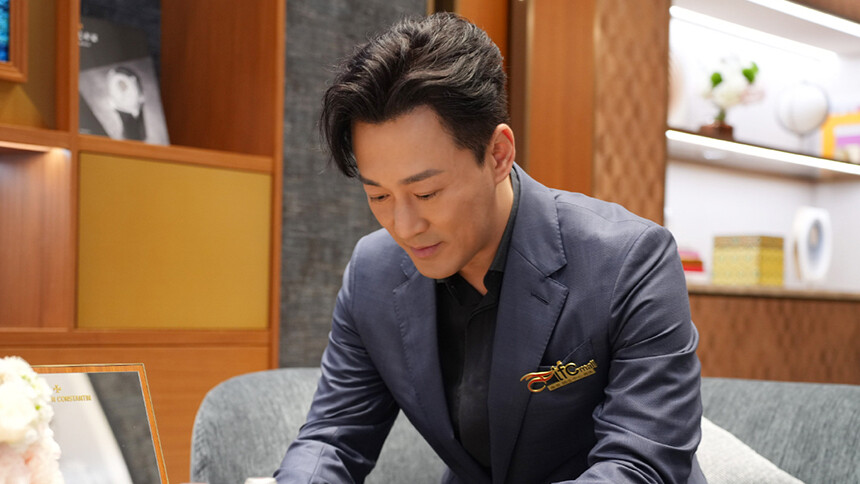 林峯蓝色西装造型儒雅帅气 畅谈与佘诗曼六搭合作感受