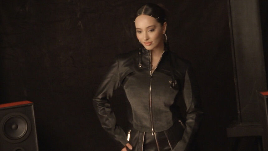《下一战歌手》独家侧拍：Faouzia凡希亚百变造型又美又飒