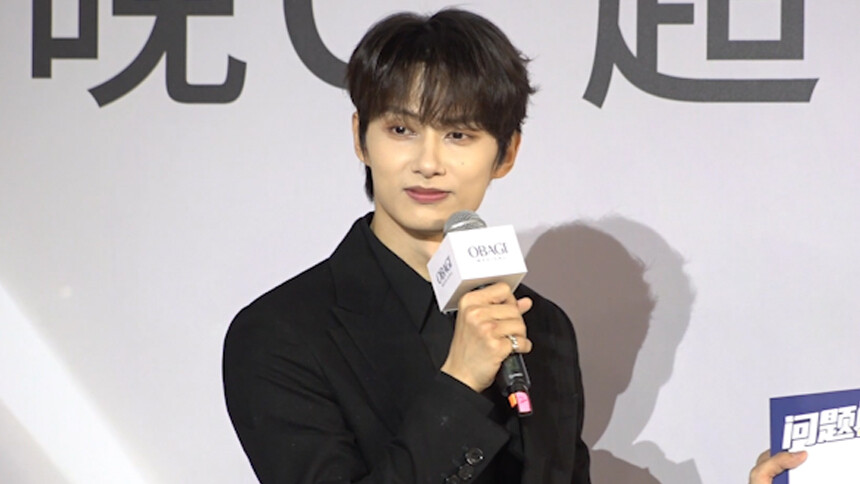 文俊辉优雅帅气亮相活动 热情分享近期工作动态