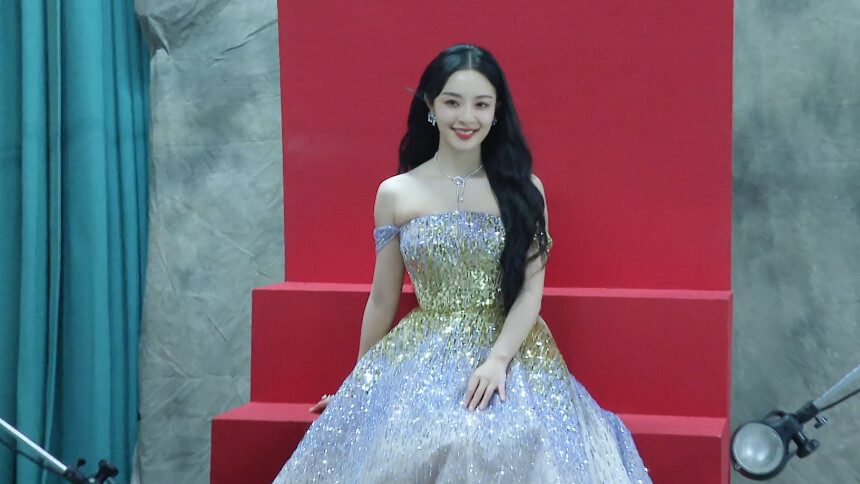 《下一战歌手》独家侧拍：李莎旻子甜美造型自信温柔