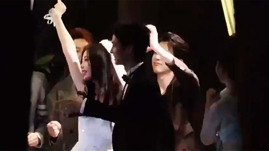 虞书欣何与《双轨》婚礼路透 画风甜蜜氛围浪漫