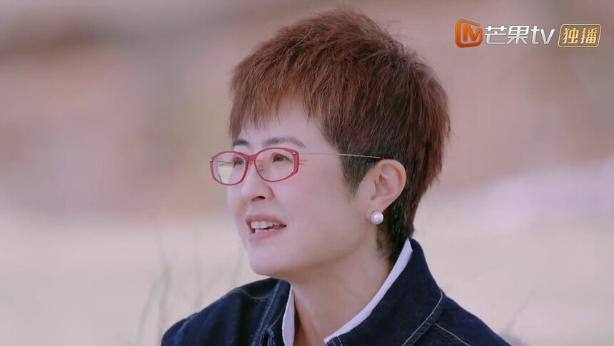 张泉灵灵魂反问黄圣依