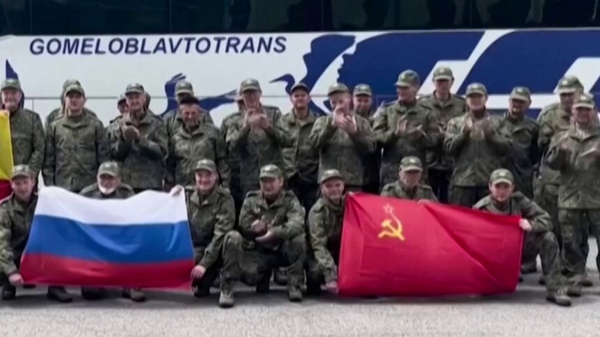 俄乌战俘互换 俄战俘与家人通话：娜塔莎，我一切都好