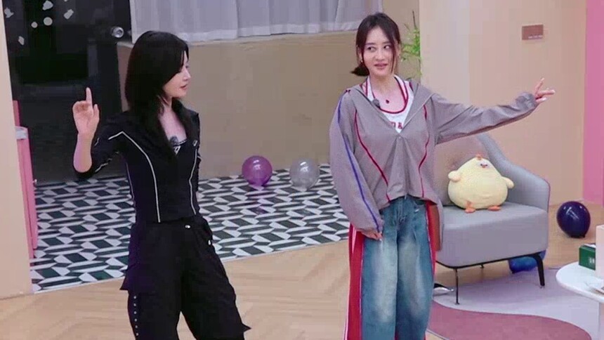 姐姐宿舍团建！陈德容李晟齐跳《本草纲目》