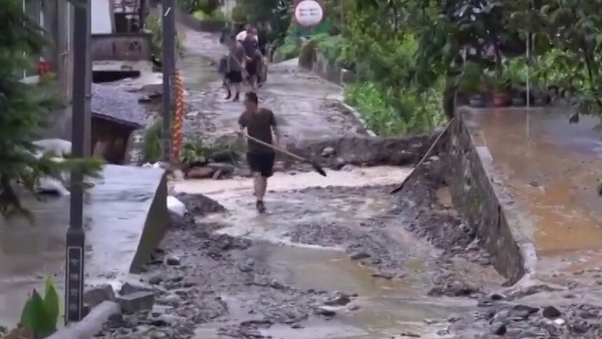 中国全面进入主汛期 多地应对强降雨 川甘蒙等地6条河流发生超警以上洪水