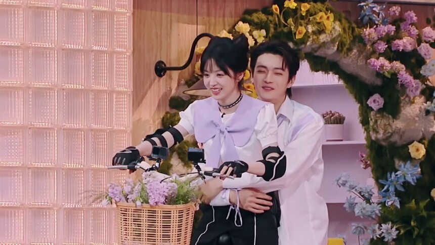 许凯田曦薇背后抱甜度爆表