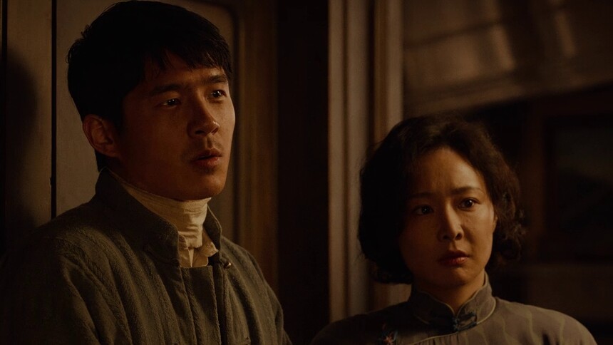 《南京照相馆》正片片段 刘昊然高叶共拍战火下的全家福