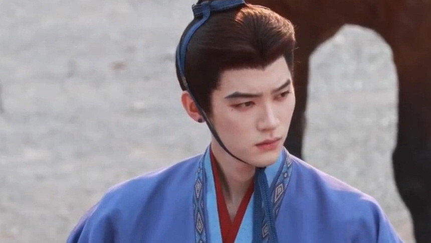 周翊然《翘楚》片场新路透 蓝色古装造型吸睛