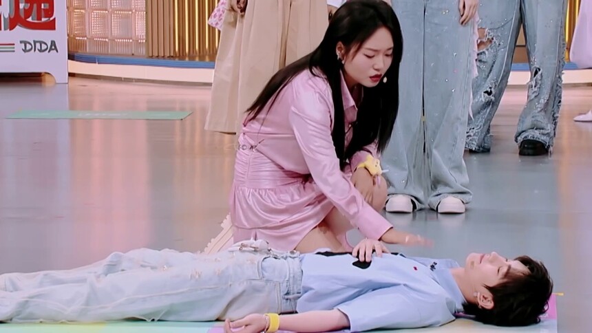 丁程鑫李雪琴声母“躺”赢！