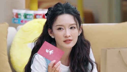 李沁坚定活出自己的样子 无惧否定引共鸣