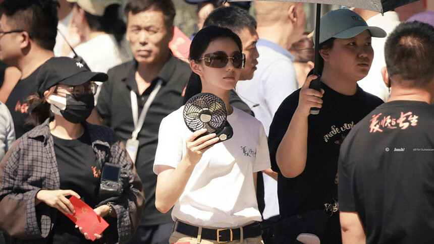 刘浩存《美顺与长生》开机路透释出 造型清新年代感十足