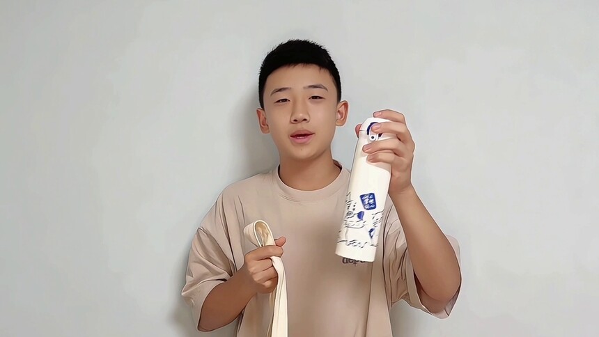 萌娃书包大揭秘：刘果宁书包里面都装了什么？