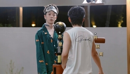 前方名场面！ 胡夏一拳震惊王栎鑫