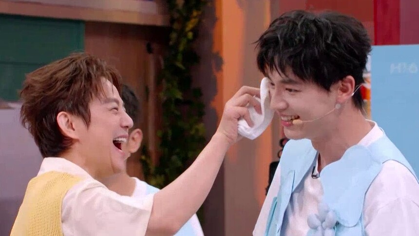 孟子义泼水辛云来张口就喝