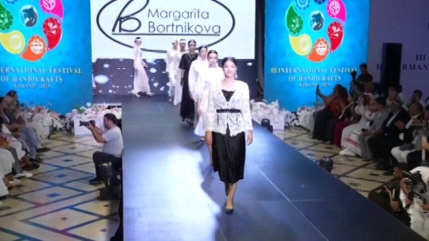 乌兹别克斯坦浩罕市举办时装秀