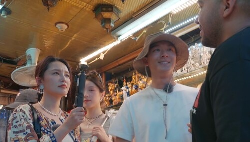 张晚意砍价上瘾“越砍越勇” 李沁砍价口音逐渐本地化