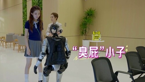 罗予彤蒋一侨参观科技馆 吐槽机器人“爱显摆”