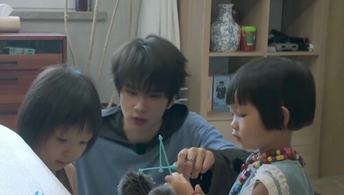 《我家那闺女2025》10月12日看点：井迪余承恩一起带娃 罗予彤带李艺彤张小婉跳格子