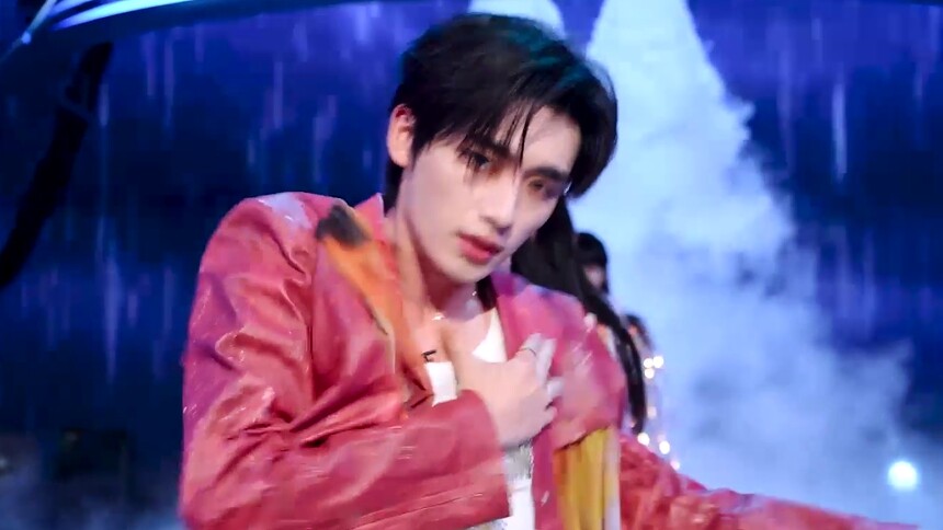 丁程鑫跳《就让这大雨全都落下》