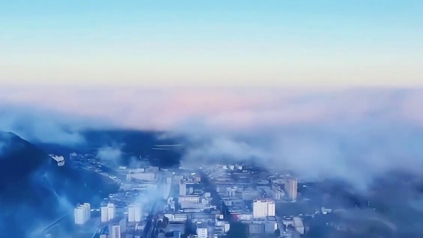 陕西黄龙：秋雨过后银纱笼城