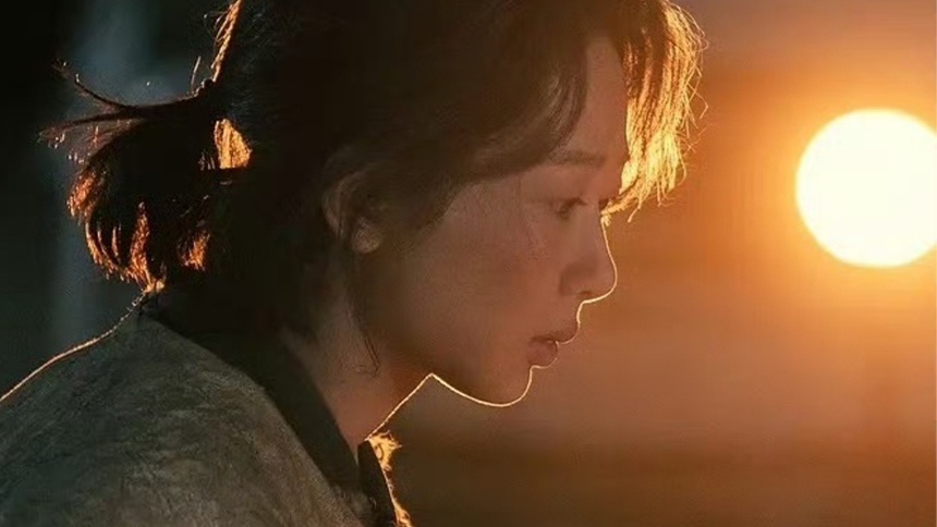 杨紫分享玉树初雪 雪中转圈尽显率真活力