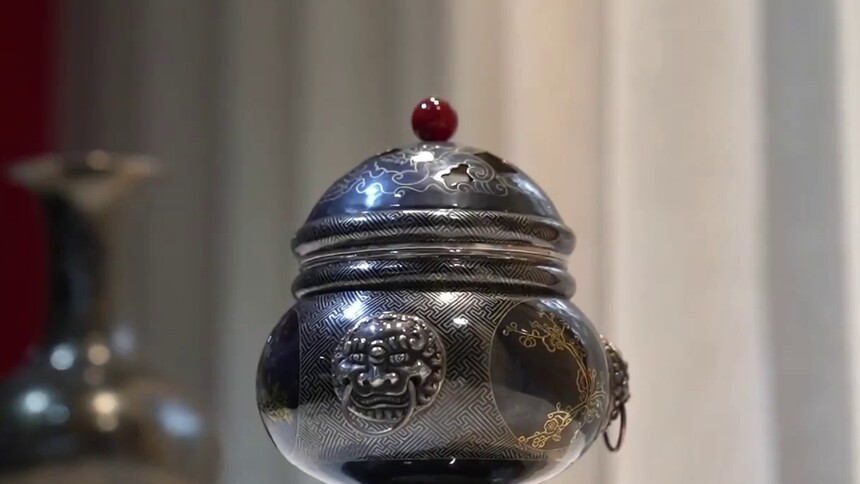 镜观·非遗丨乌铜作纸，白银为墨，淬炼时光的金属诗篇