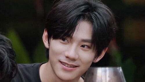 超细腻！何炅动情夸赞刘家祎演技