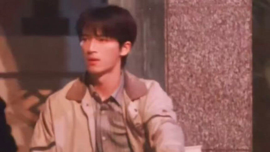 王星越《暴虎冯河》新路透 复古夹克故事感满分