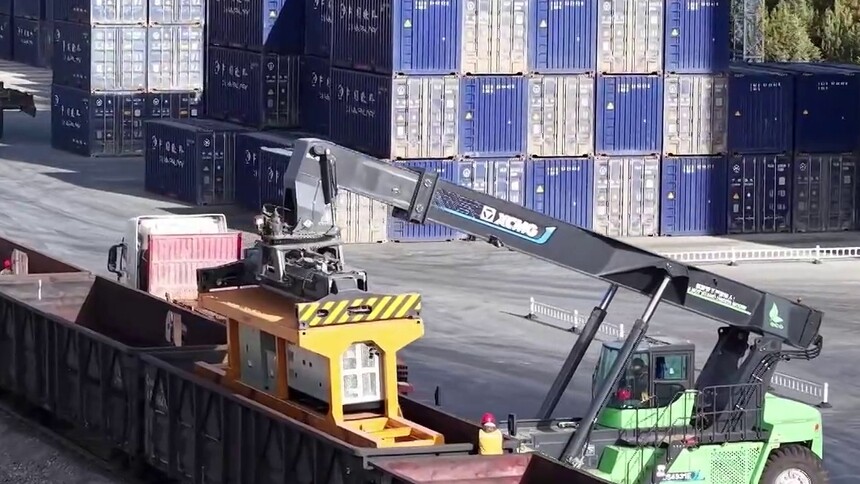 丽香铁路开通两周年 发送旅客超700万人次