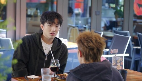 《老板是新人》12月13日看点：石展承诉说烦恼令王勉不解 黄渝湘相亲现场让观察室连连惊叹