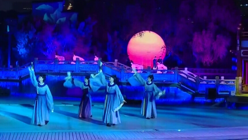 学习贯彻省委十二届九次全会精神 让“家门口的精彩”更丰富 长沙打造百家小剧场