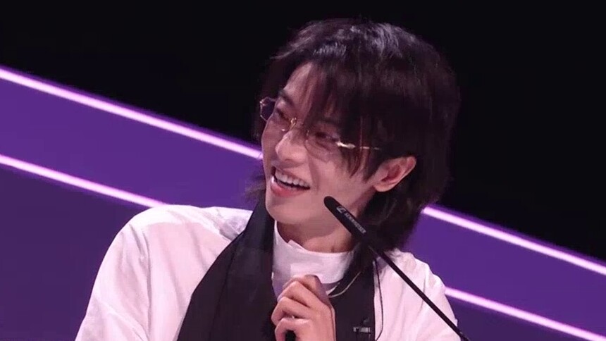 华晨宇回归当评审金句频出 回忆快乐男声赛制更残酷