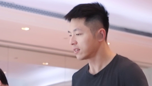 石晶石展承健身状态大不同 二叔慢跑开启高能量总裁一天