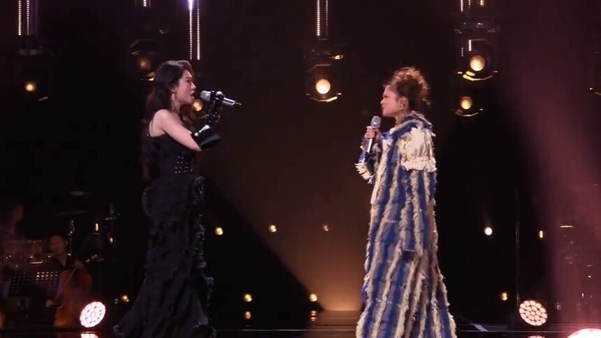 喻言 苏运莹《易燃易爆炸》心动直拍