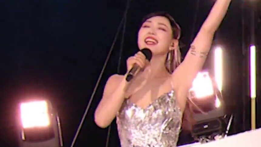 叶童/管乐《再不疯狂我们就老了》心动直拍