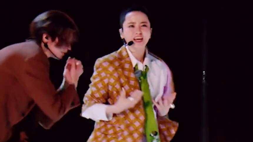 叶童/江一燕/卡琳娜/蒋一侨/VaVa娃娃/李艺彤《哀人（i）》心动直拍