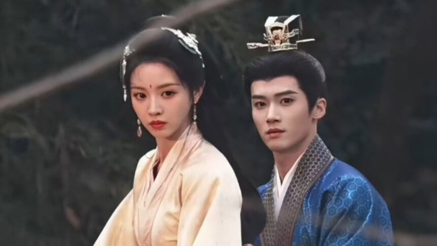 田曦薇闫桉《嫁金钗》路透 执手骑马笑容甜蜜默契十足