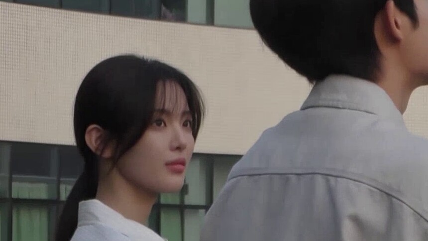 《今天是太阳雨》元旦花絮：杨超越董思成眺望晴空甜蜜互动