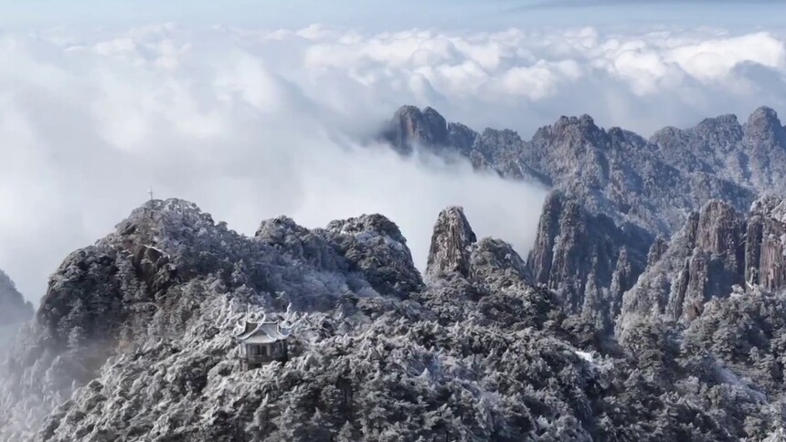 安徽黄山：雾凇云海宛若仙境