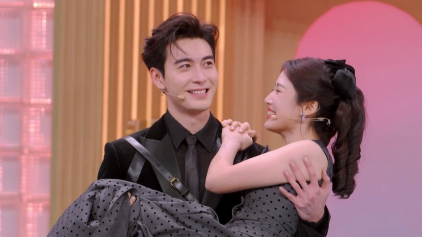 陈星旭卢昱晓公主抱好甜