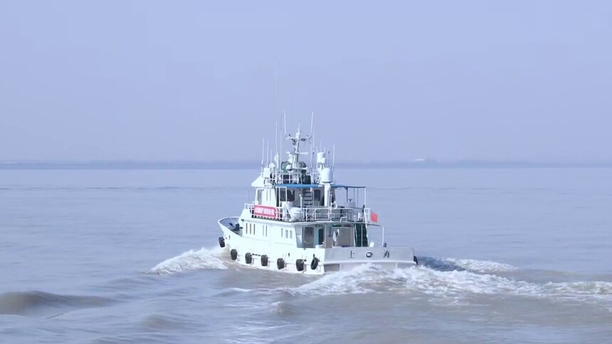 “海陆空”联动：上海在长江口守牢禁渔防线