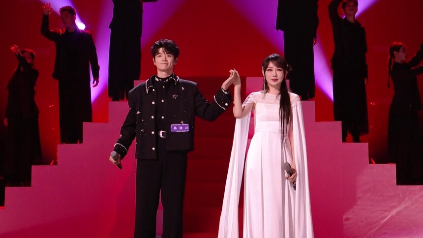 纯享：指尖对视！高旭萨顶顶《借过一下》摩登律动碰撞空灵吟唱听得人头皮发麻