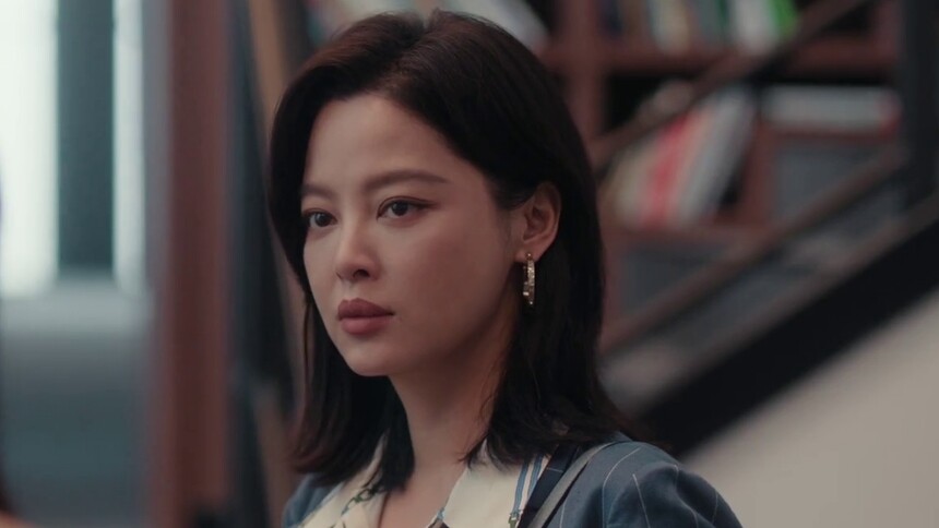 《女神蒙上眼》第12集看点：林小云为还债主动跳槽，戴佩琳被质疑抢案源