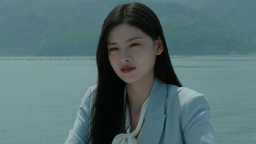 林小云假意被于海收买，表示愿意用还清债务为条件，帮他完成收购案