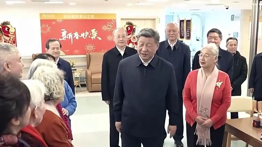 习近平春节前夕在北京看望慰问基层干部群众