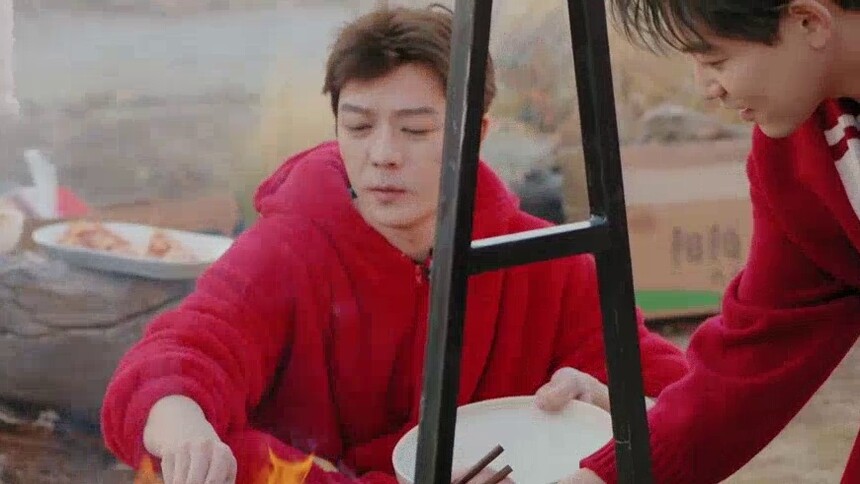 王栎鑫烤肉把苏醒吃美了