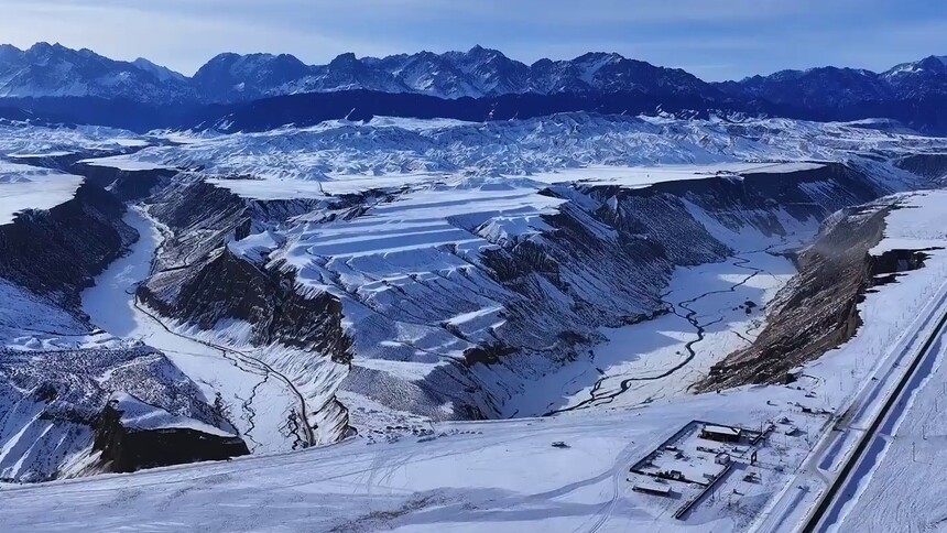 千城胜景｜新疆乌苏：安集海大峡谷雪后初霁